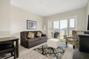 Lakefront Lux 2BR Symphony Of Comfort Style For 12
